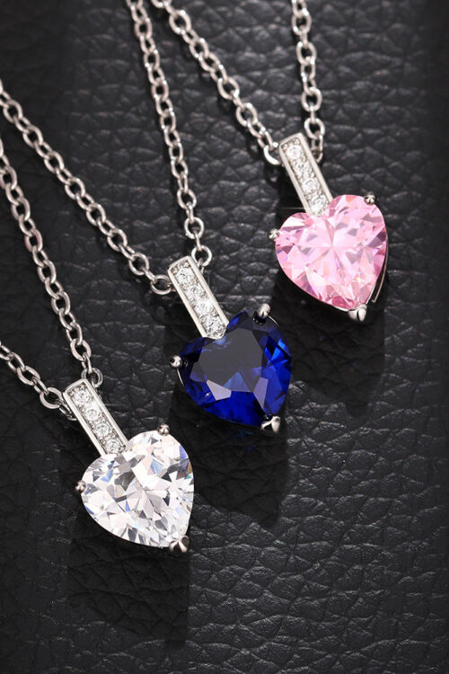 O-shaped Chain Necklace With A Zircon Heart Pendant